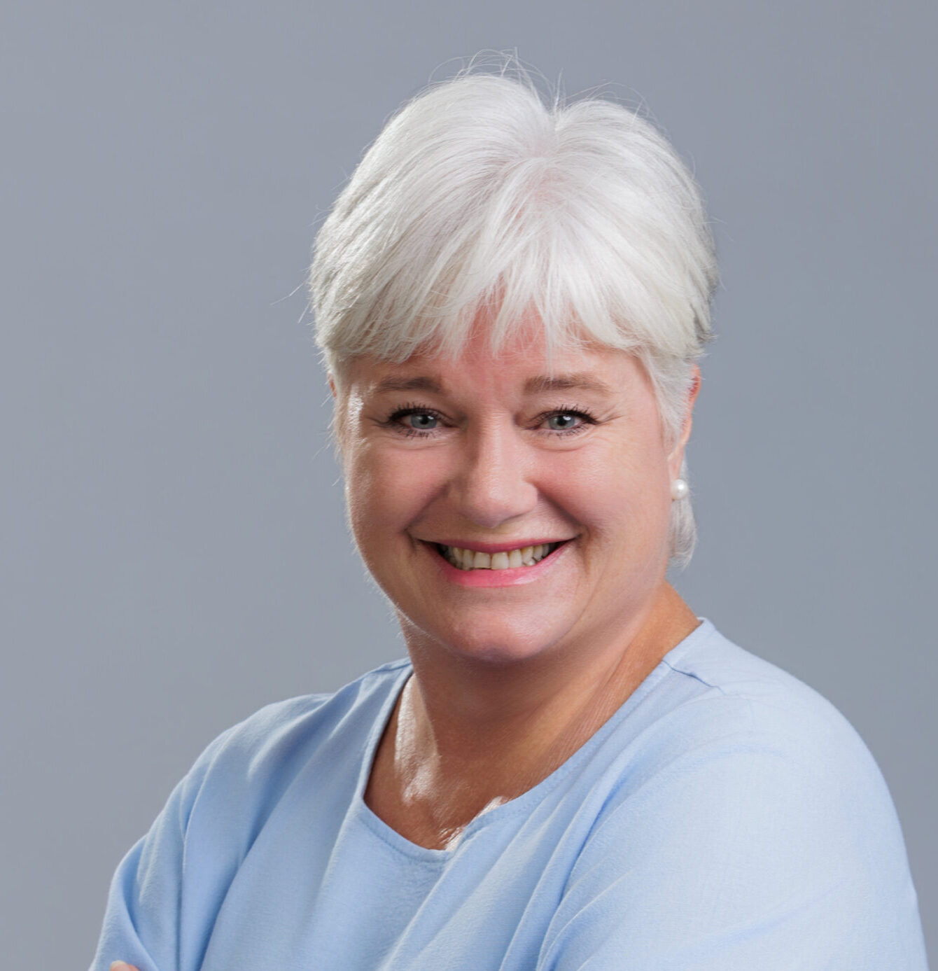 Evelyn-Alessandri-Contact-Me-Page